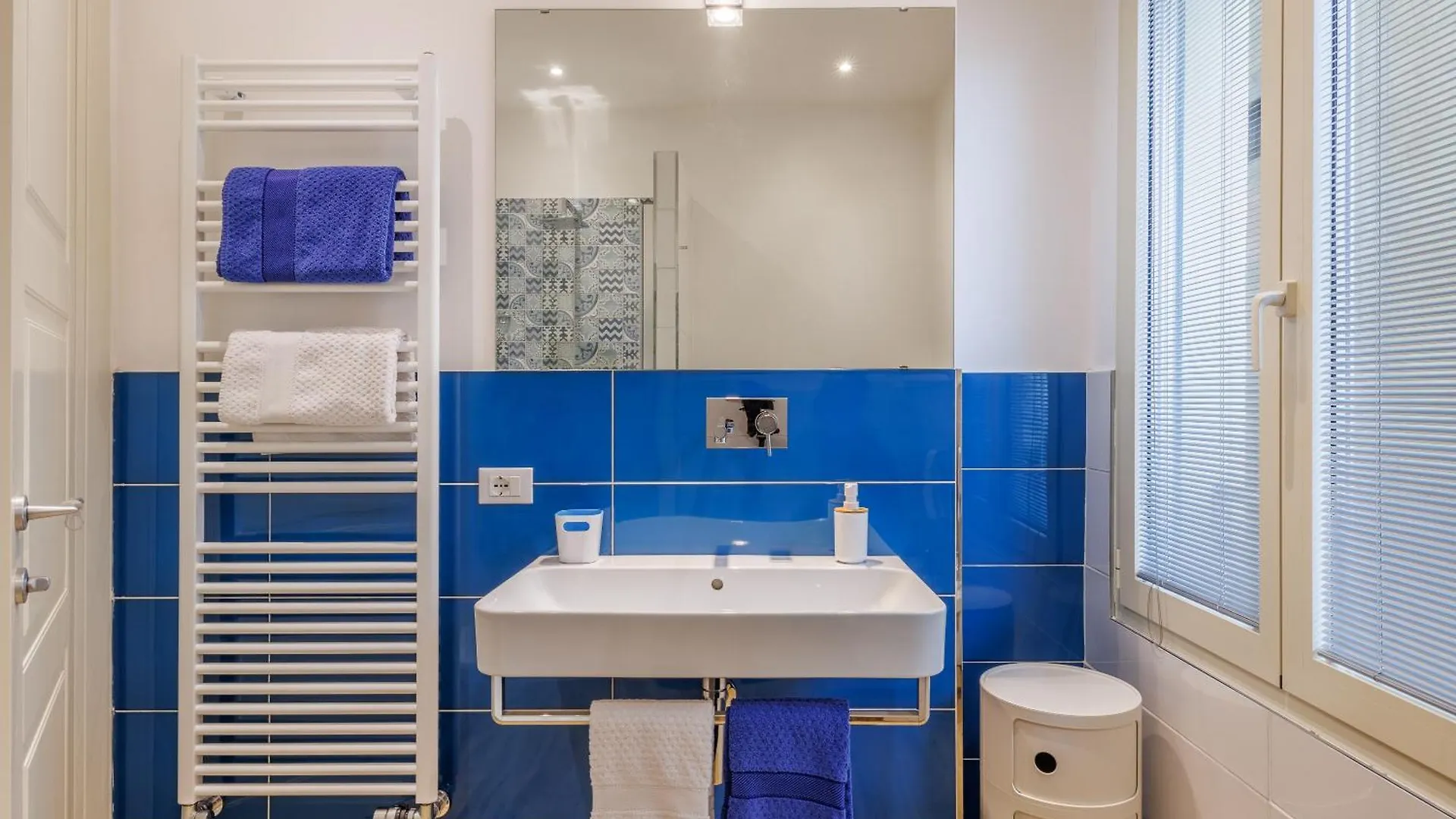 Lucy Florence Charming Modern Apartment Near Piazza Della Liberta Italia