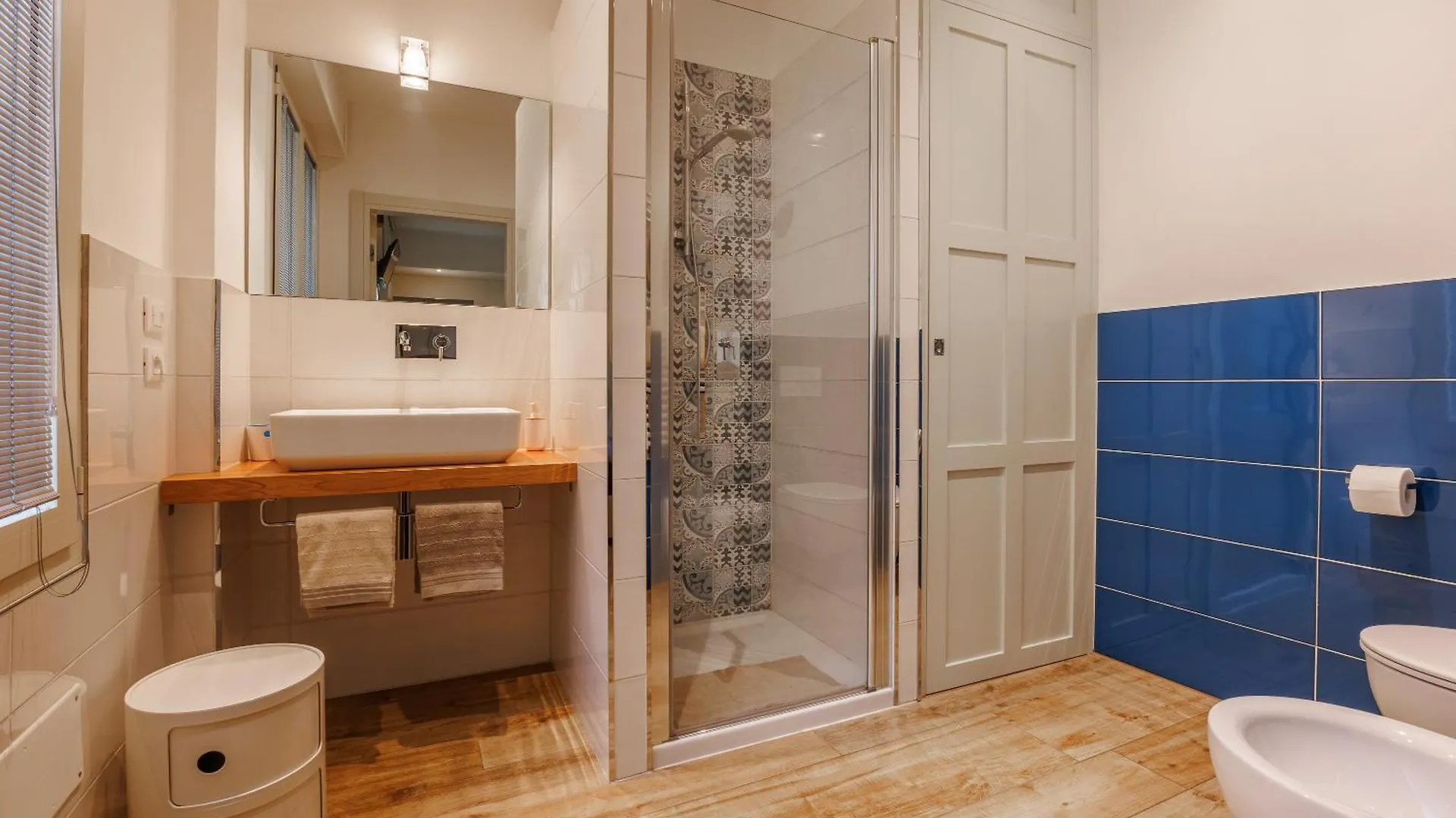 Lucy Florence Charming Modern Apartment Near Piazza Della Liberta 0*,  Italia